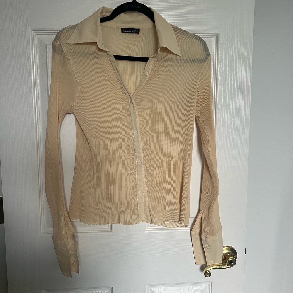 Vintage Y2K Cream Pleated Button Up Top